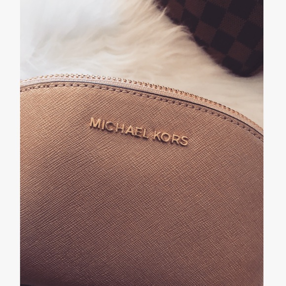 ✨SOLD✨[michael kors] pouch - Picture 3 of 8
